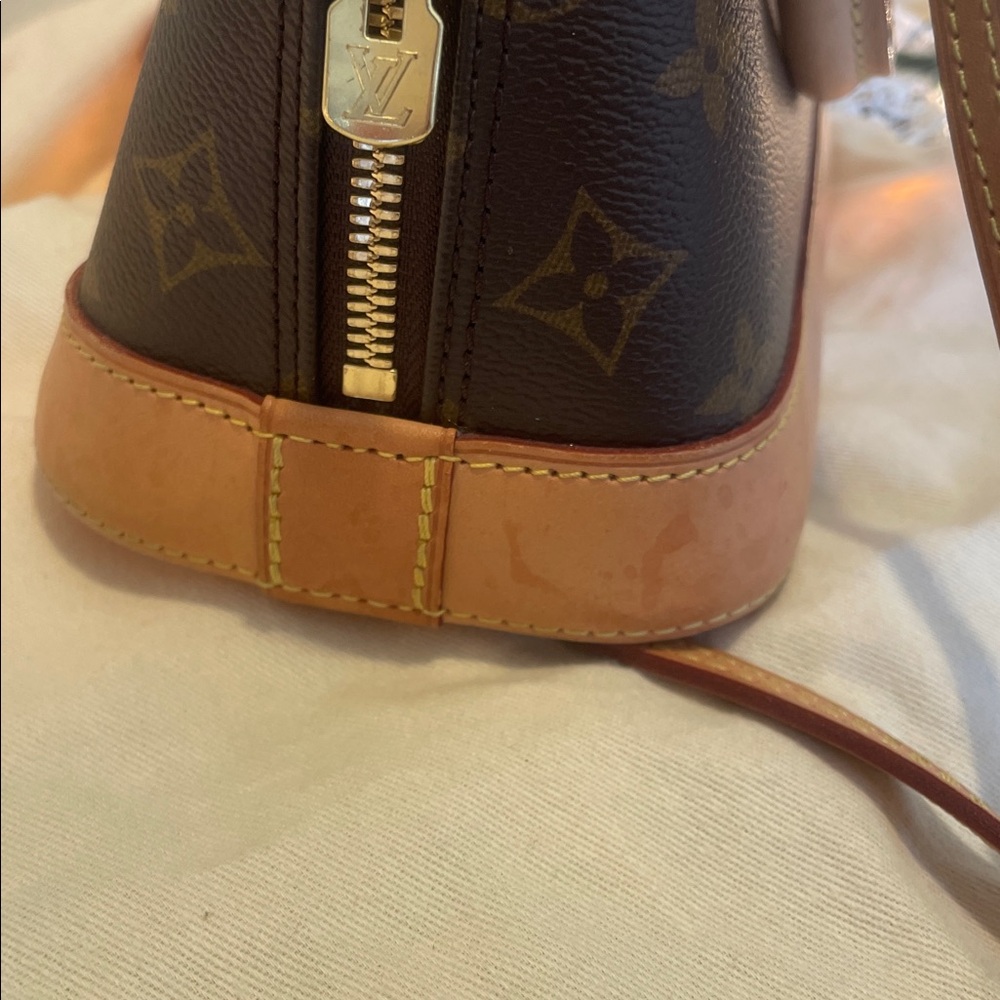 Louis Vuitton Mini Alma Handbag Crossbody Bag. Great Condition. Authentic - Picture 7 of 11